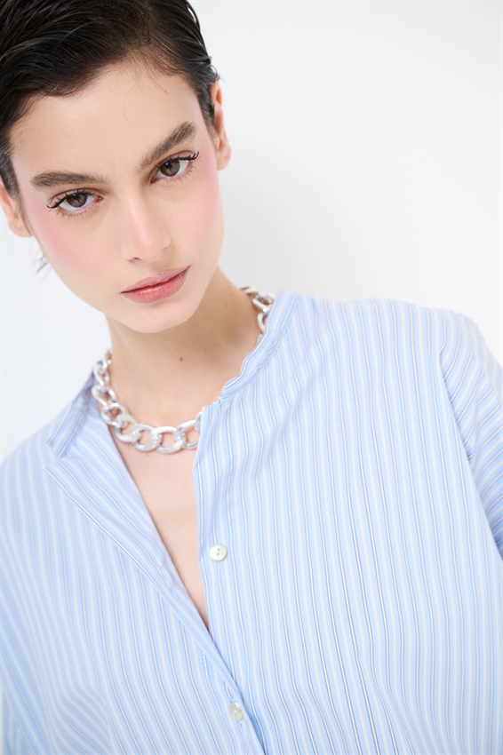 CAMICIA RIGATA A OVETTO COLLO COREANA