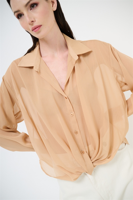 CAMICIA CON RIPRESA DAV. E FONDO A SBUFFO