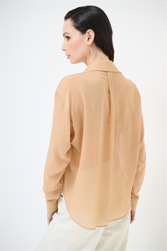 CAMICIA CON RIPRESA DAV. E FONDO A SBUFFO