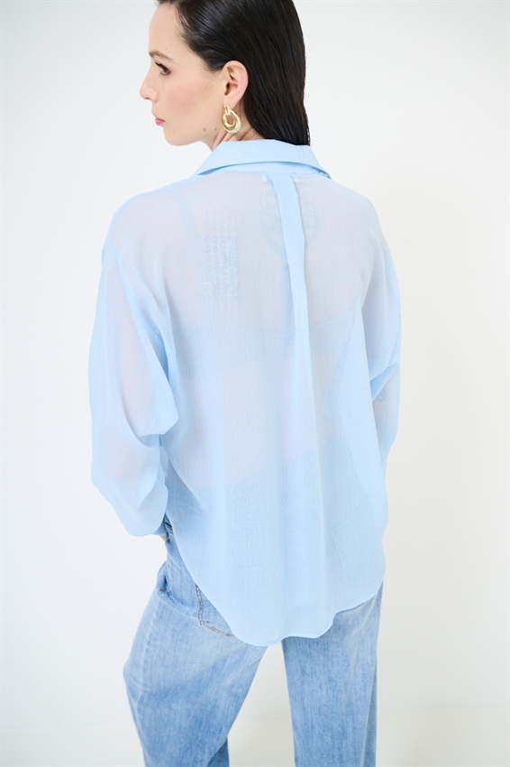 CAMICIA CON RIPRESA DAV. E FONDO A SBUFFO