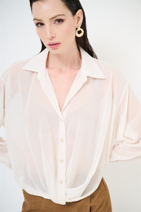 CAMICIA CON RIPRESA DAV. E FONDO A SBUFFO