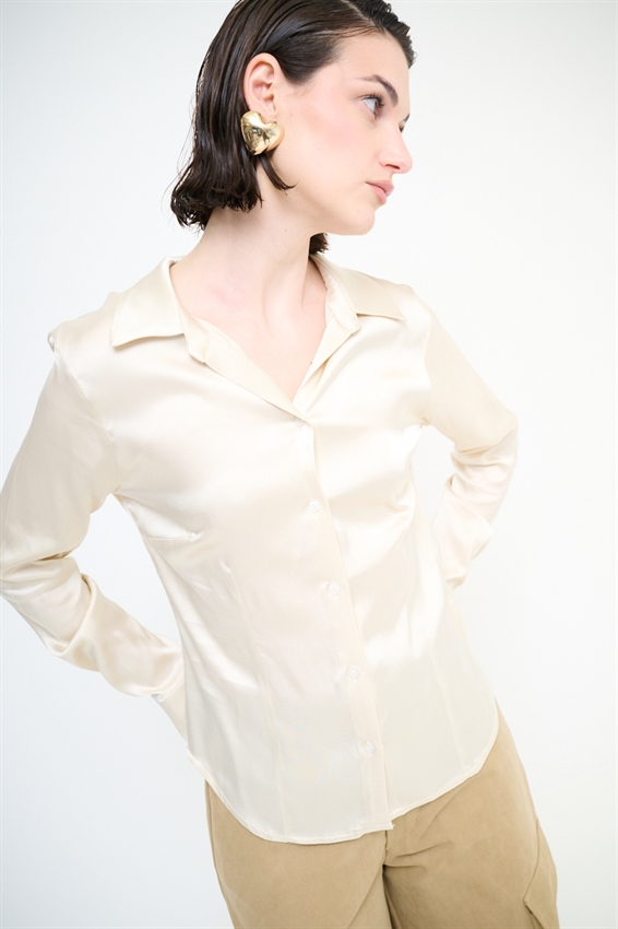 CAMICIA SCOLLO V IN RASO VISCOSA