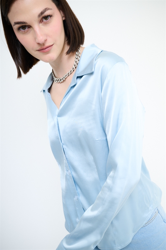 CAMICIA SCOLLO V IN RASO VISCOSA