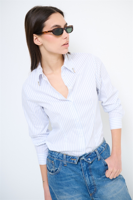CAMICIA BASIC RIGATA CON PUNTI LUCE COLLO