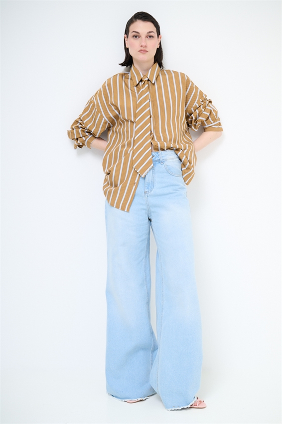 CAMICIA RIGA CON CRAVATTA E CASTONI