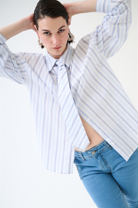 CAMICIA RIGA CON CRAVATTA E CASTONI