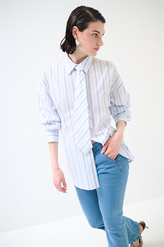 CAMICIA RIGA CON CRAVATTA E CASTONI