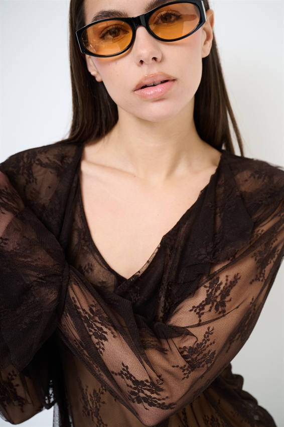 BLUSA SCOLLO V CON VOLANT PIZZO