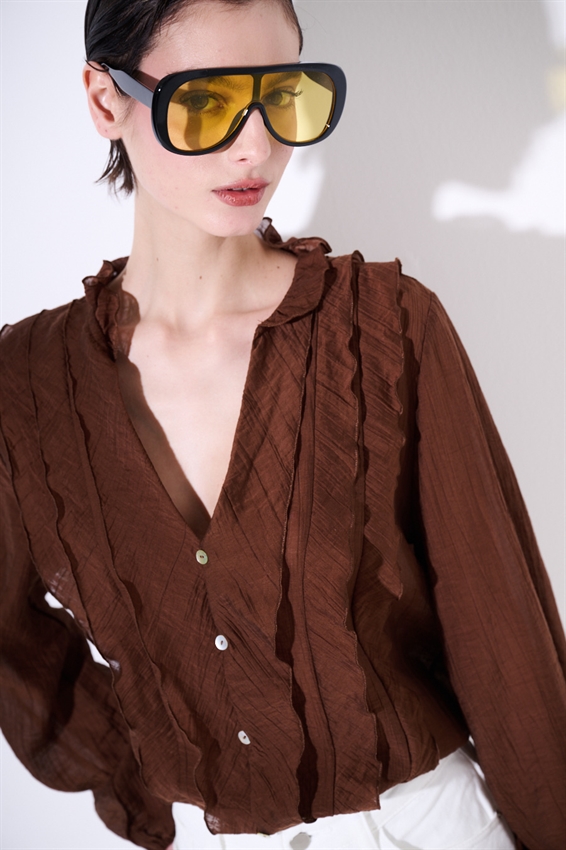 BLUSA CON ROUCHES E BOTTONI