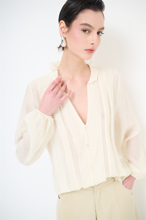 BLUSA CON ROUCHES E BOTTONI