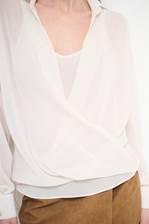 BLUSA CON INCROCIO DAV. E CON CANOTTA