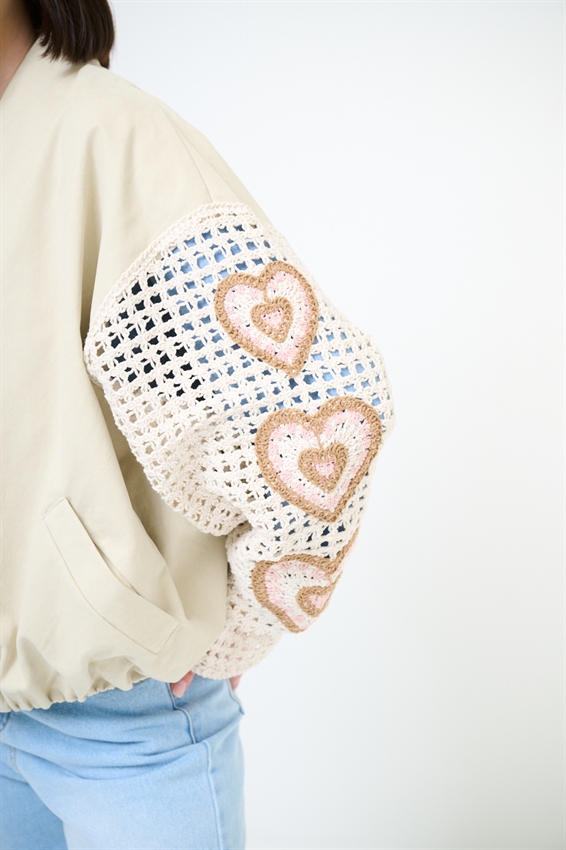 BOMBER CON MANICA IN MACRAME A CAMPANA