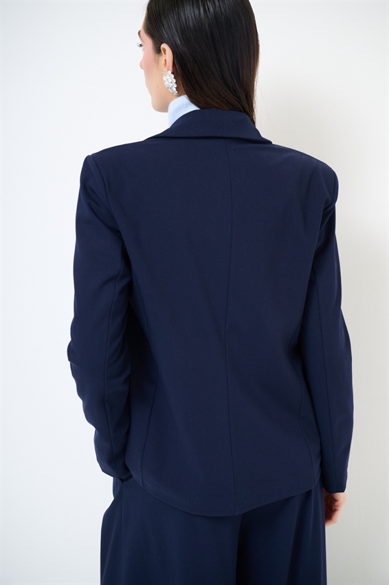 GIACCA SLIM CON TASCHE A FILETTO