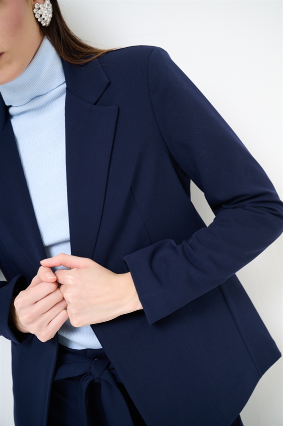 GIACCA SLIM CON TASCHE A FILETTO