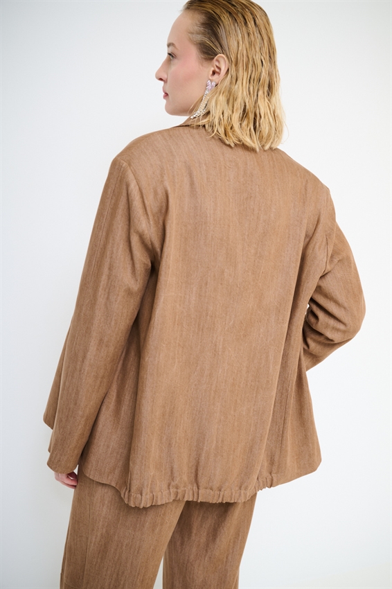 GIACCA A DUE BOTTONI CON PATTINE