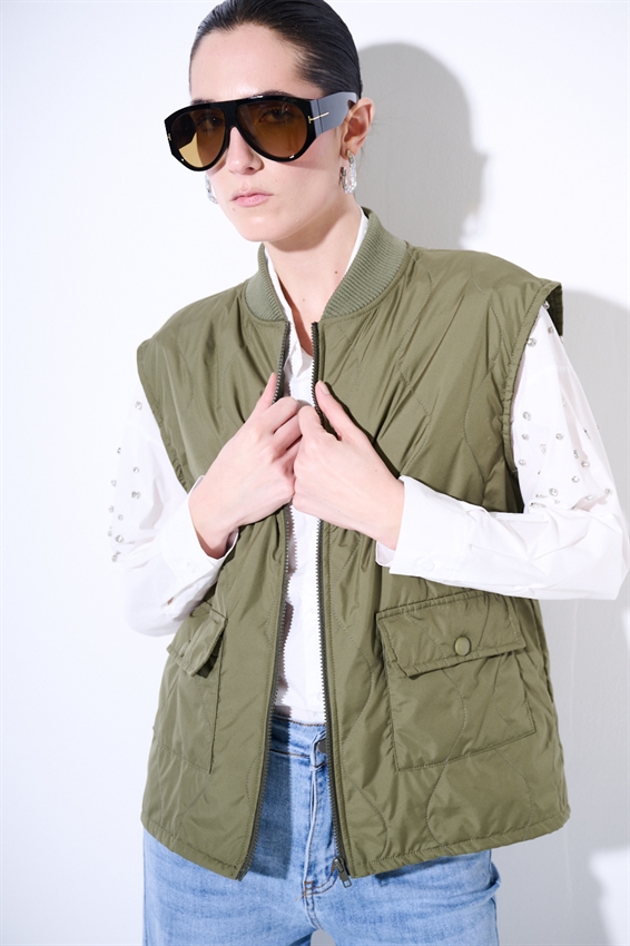 GILET TRAPUNTATO CON TASCHINI