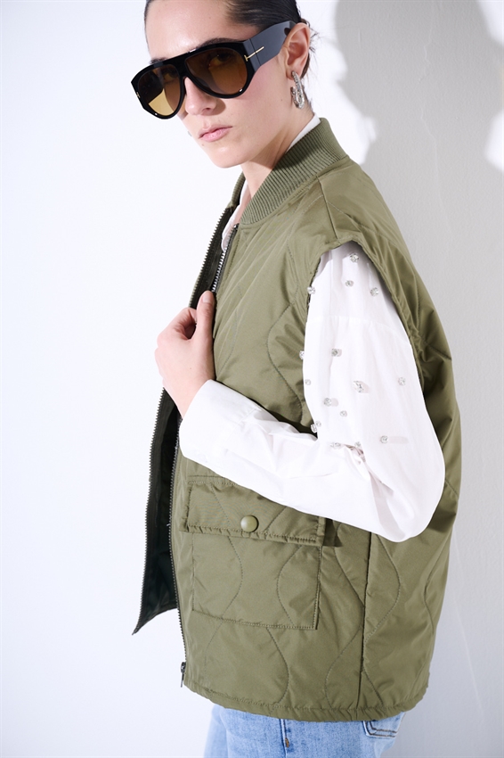 GILET TRAPUNTATO CON TASCHINI