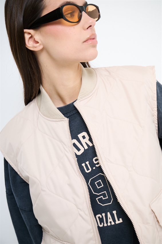 GILET TRAPUNTATO CON TASCHINI