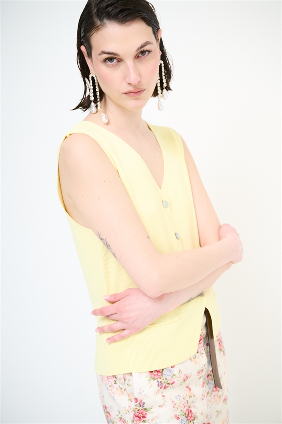 GILET CON BOTTONI A COSTINE