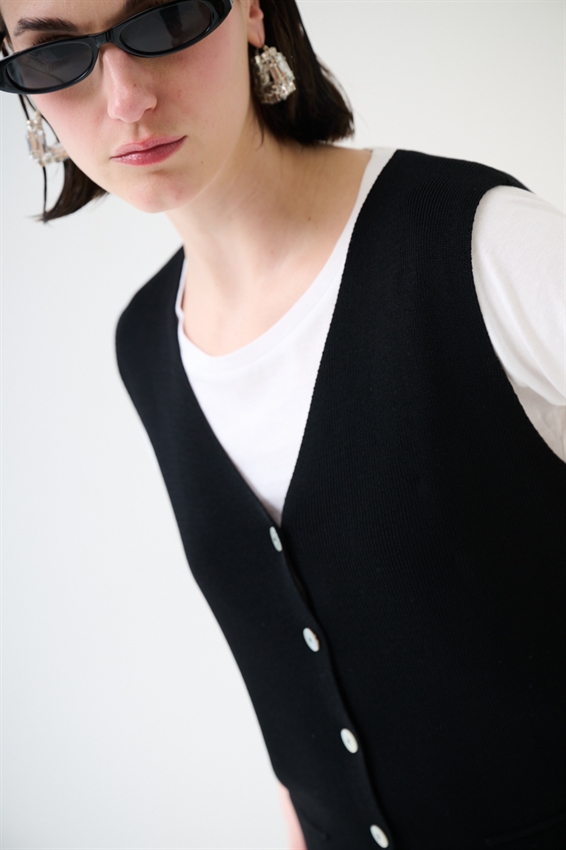 GILET CON BOTTONI A COSTINE