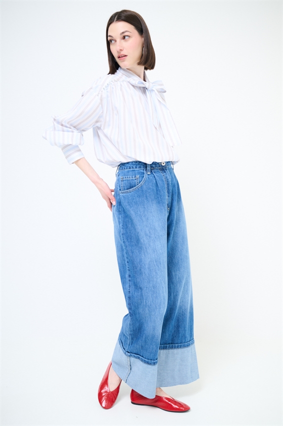 JEANS DRITTO CON RISVOLTO SUL FONDO