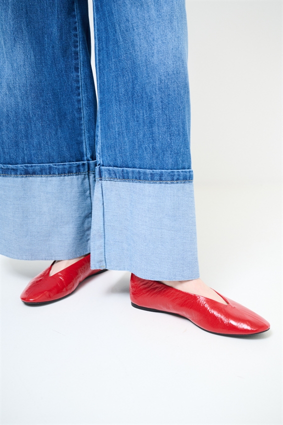 JEANS DRITTO CON RISVOLTO SUL FONDO