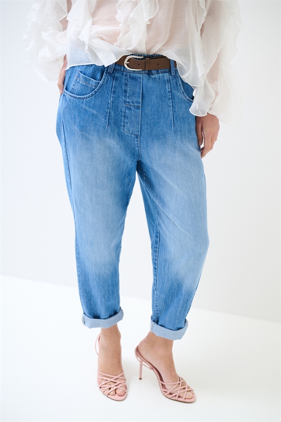 JEANS OVETTO CON CINTURA E TASCA POSTERIORE