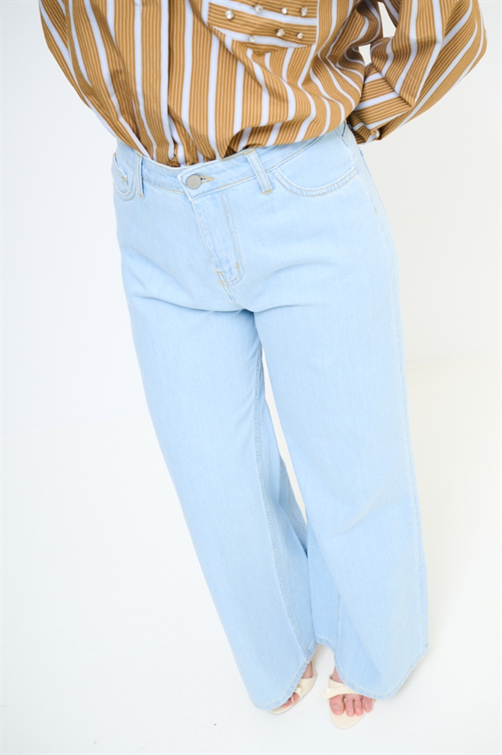 JEANS LARGO CON CUCITURE SUL DAVANTI