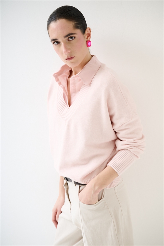 MAGLIA IN VISCOSA CON SCOLLO V A COSTE