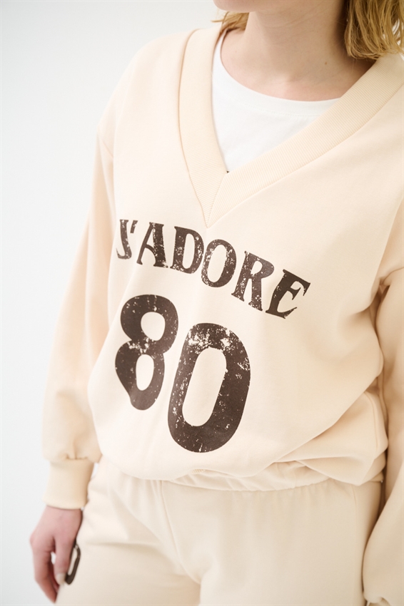 FELPA OVER CON SCOLLO V E STAMPA