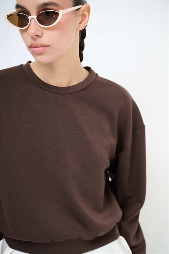 MAGLIA CORTA CON CUCITURA SULLA MANICA