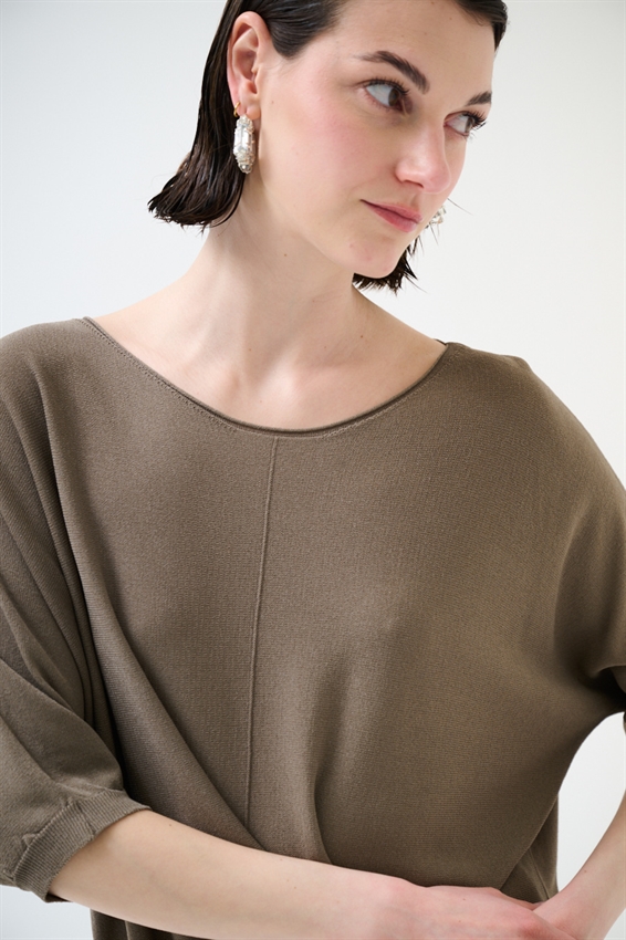 MAGLIA OVER CON MANICA PIPISTRELLO E RIGA DAV.