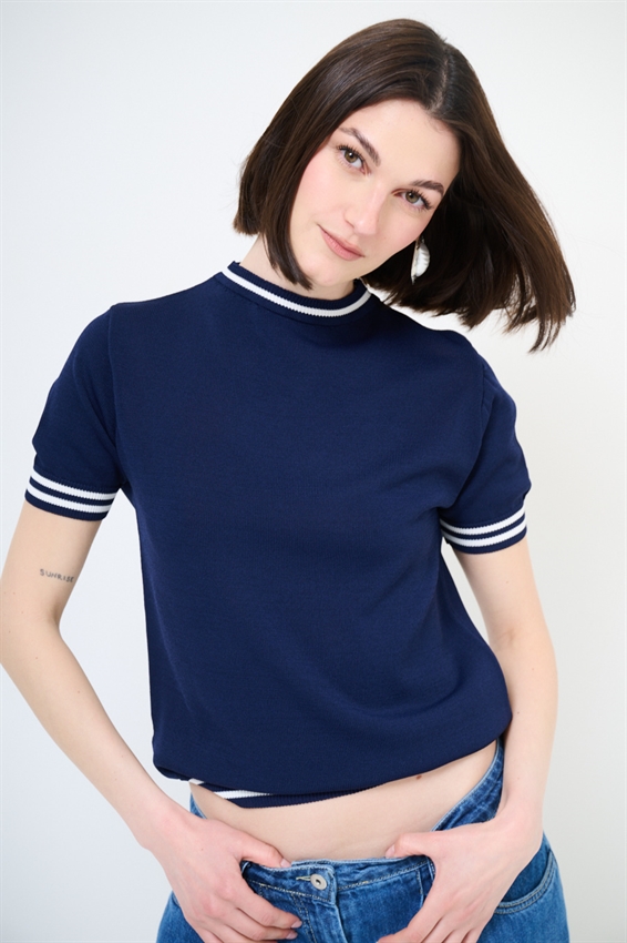 MAGLIA A MEZZA MANICA CON BORDO BICOLORE