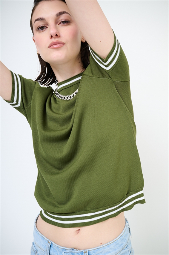 MAGLIA A MEZZA MANICA CON BORDO BICOLORE