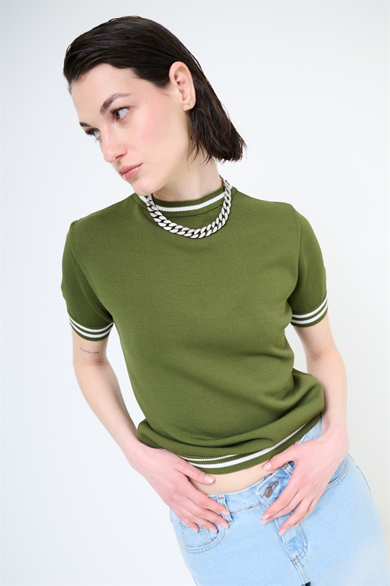 MAGLIA A MEZZA MANICA CON BORDO BICOLORE