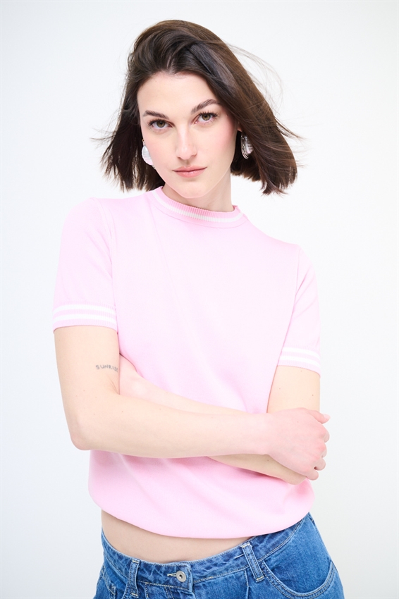 MAGLIA A MEZZA MANICA CON BORDO BICOLORE