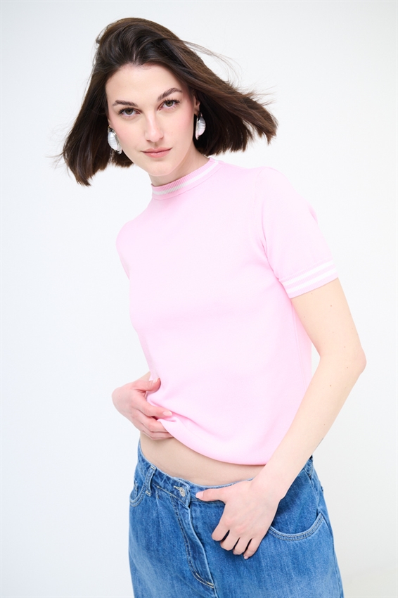 MAGLIA A MEZZA MANICA CON BORDO BICOLORE