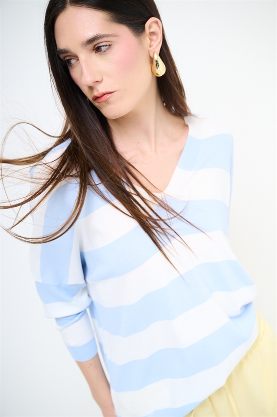 MAGLIA RIGATA CON SCOLLO V PROFONDO