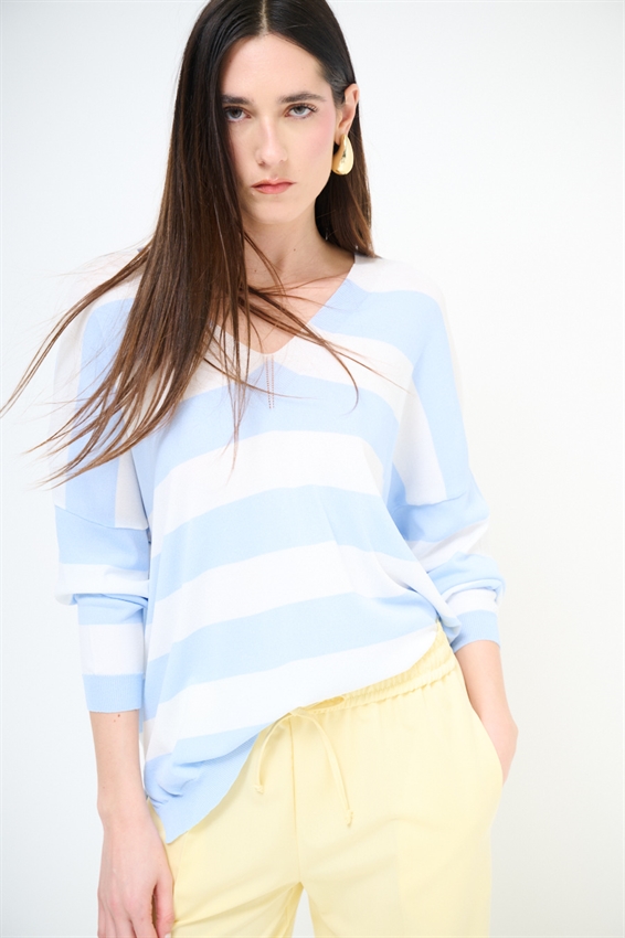 MAGLIA RIGATA CON SCOLLO V PROFONDO