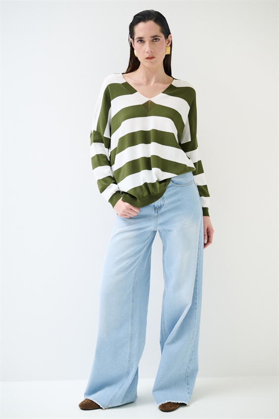 MAGLIA RIGATA CON SCOLLO V PROFONDO