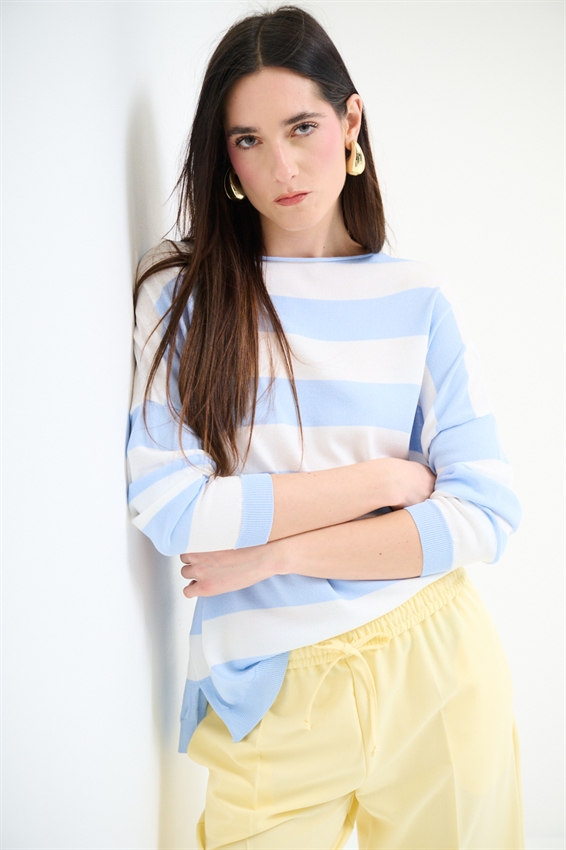 MAGLIA CON SCOLLO A BARCA