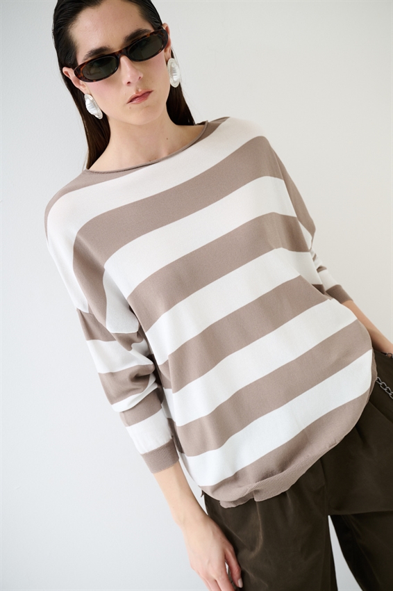 MAGLIA CON SCOLLO A BARCA