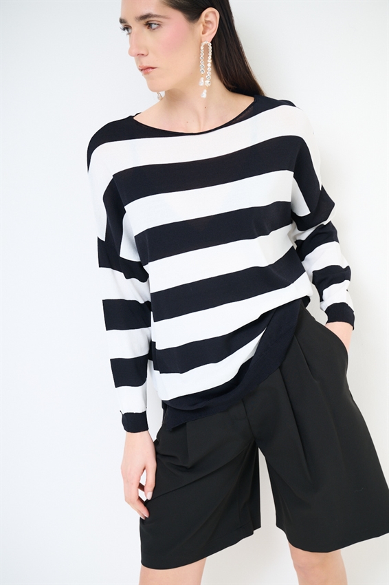 MAGLIA CON SCOLLO A BARCA