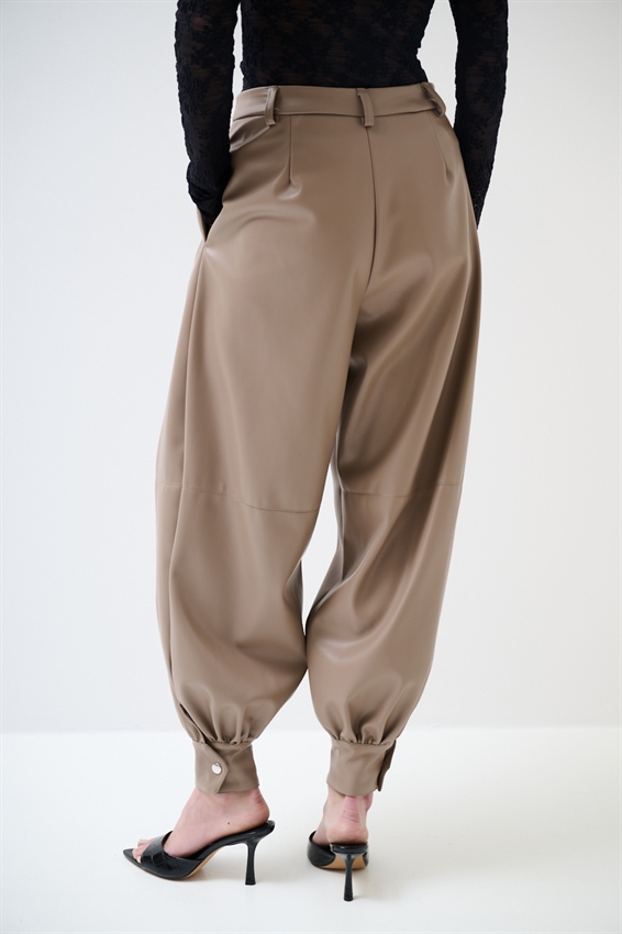 PANTALONE BALLOON ECOPELLE CON BOTT. SU FONDO