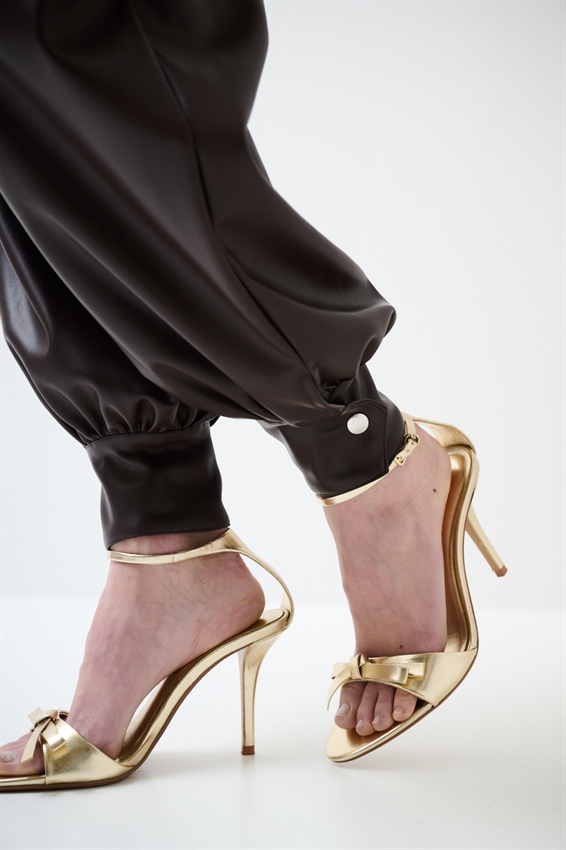 PANTALONE BALLOON ECOPELLE CON BOTT. SU FONDO