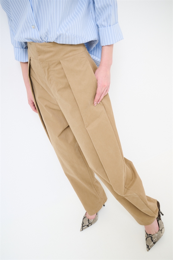PANTALONE DRITTO CON PIEGA DAVANTI