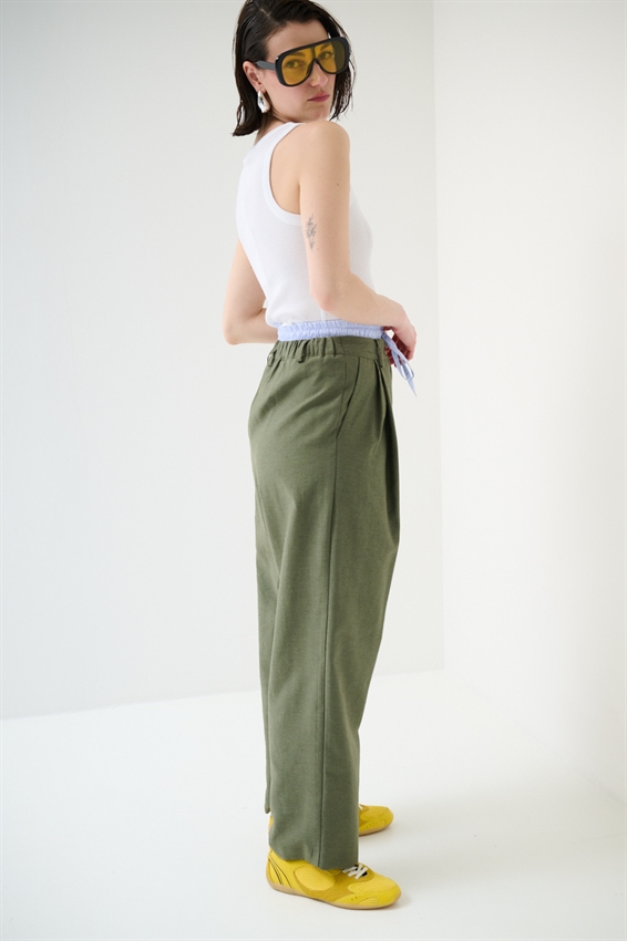 PANTALONE CON CINTURINO A RIGHE ELASTICO