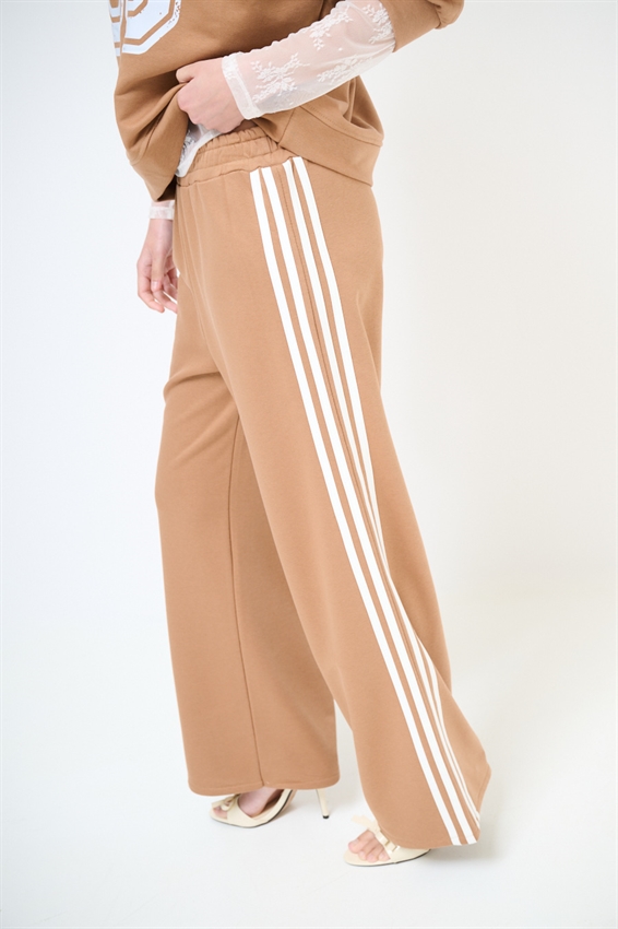 PANTALONE AMPIO CON 4 BANDE