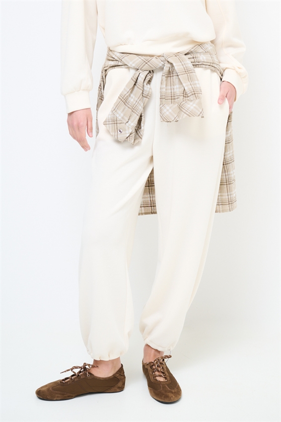 PANTALONE CON COULISSE SUL FONDO REGOLABILE