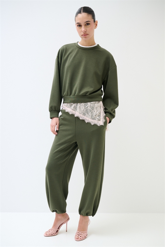 PANTALONE CON COULISSE SUL FONDO REGOLABILE